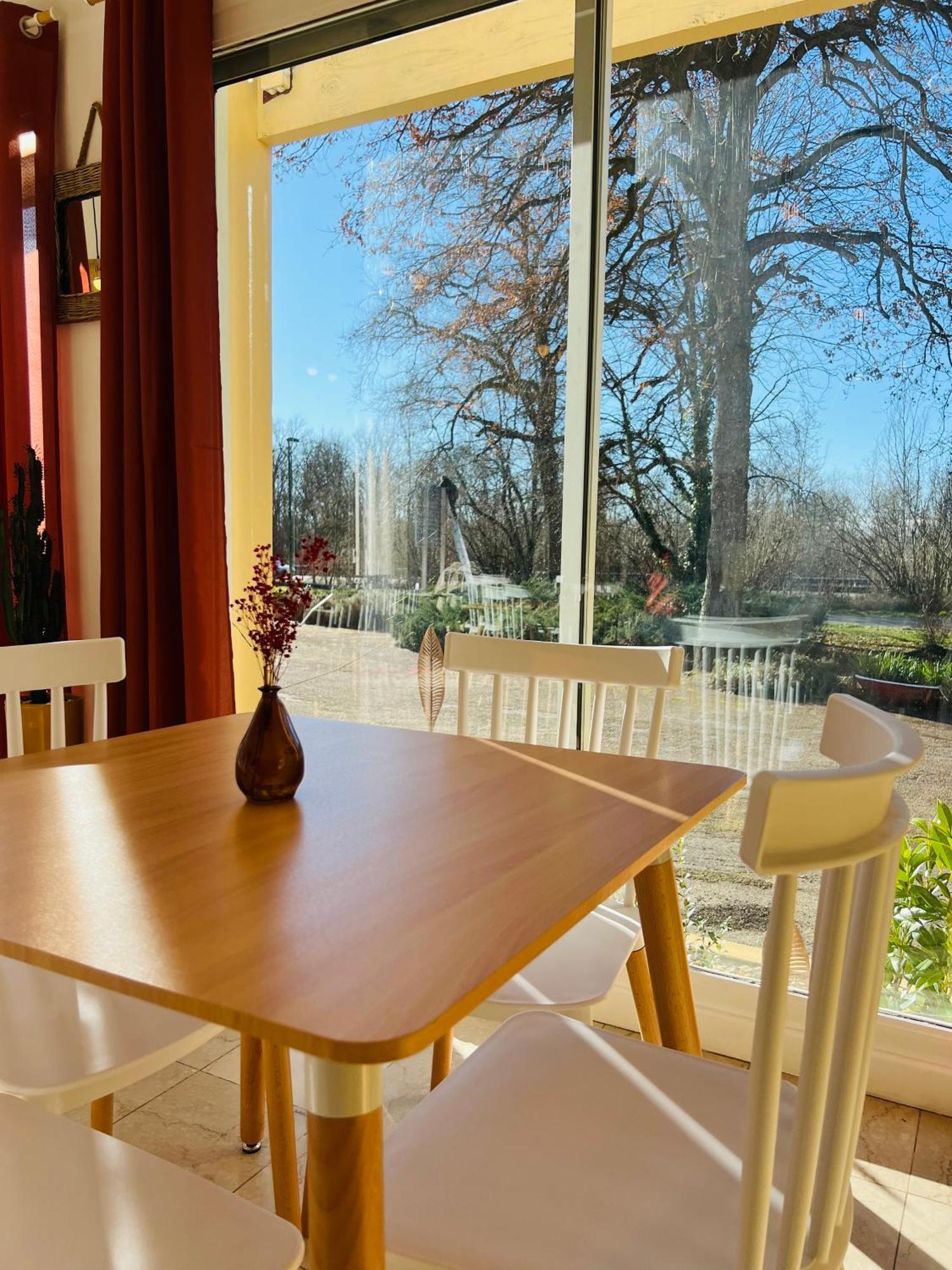 Motel Les Broussailles Mesves-sur-Loire Buitenkant foto