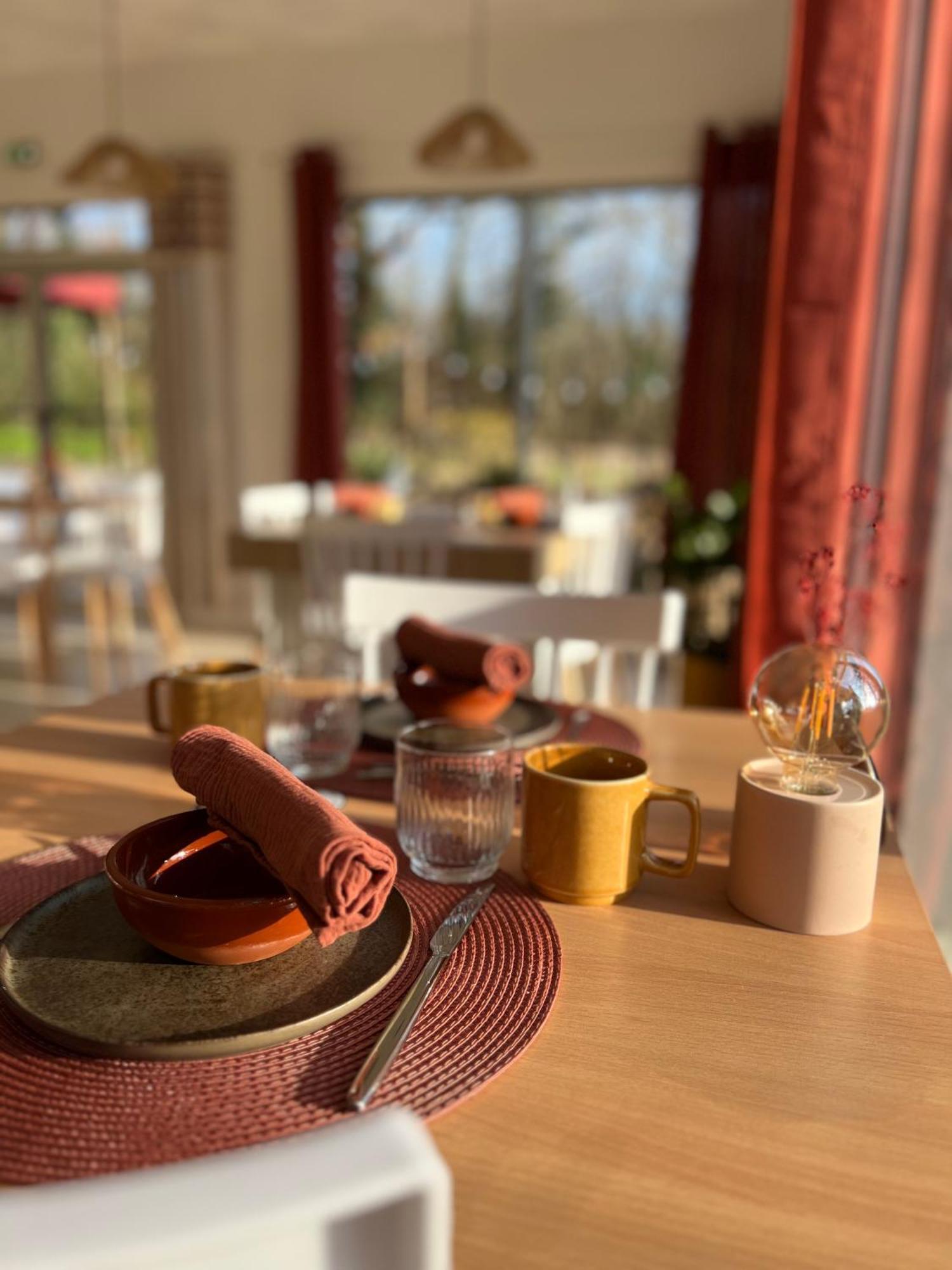 Motel Les Broussailles Mesves-sur-Loire Buitenkant foto