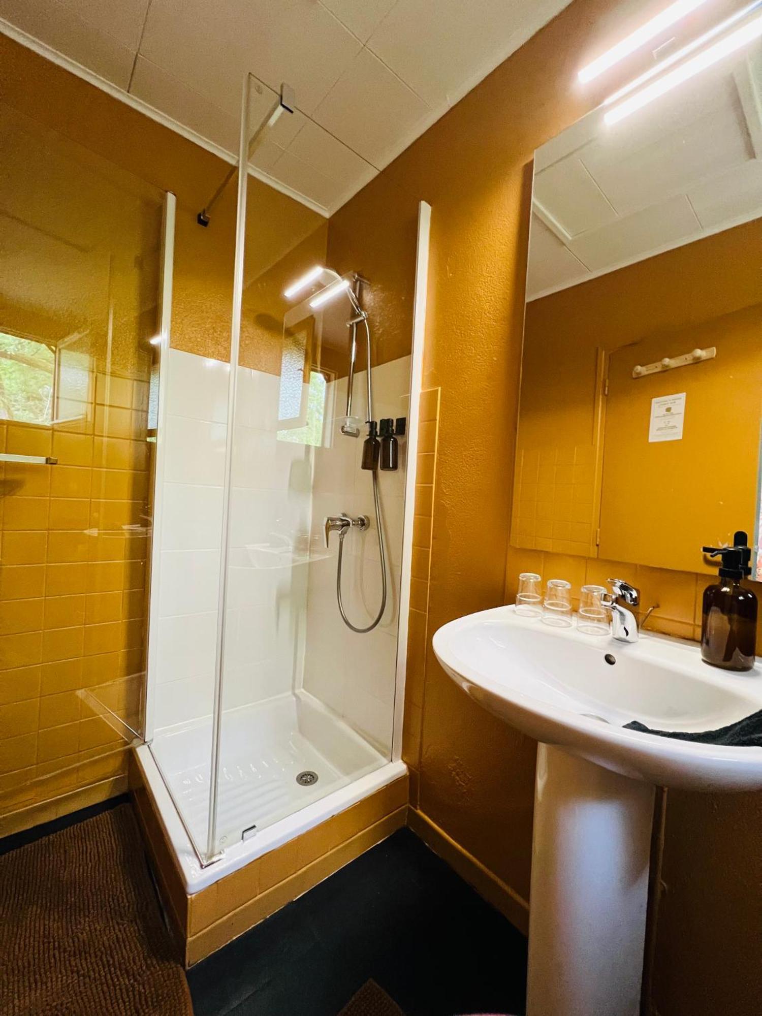 Motel Les Broussailles Mesves-sur-Loire Buitenkant foto